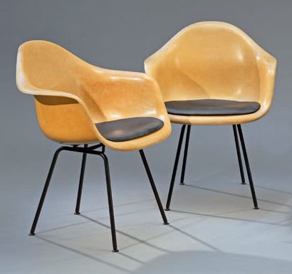 Charles (1907-1978) et Ray (1912-1988) EAMES -Édition HERMAN MILLER 
Paire de fauteuils...