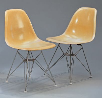 Charles (1907-1978) et Ray (1912-1988) EAMES -Édition HERMAN MILLER 
Paire de chaises...