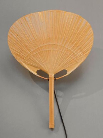 Ingo MAURER (né en 1932) - Design M Applique modèle 
«Uchiwa», structure de bambou...