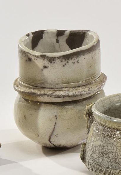 Christine FABRE (née en 1951) 
Vase ovoïde à col droit en grès raku, à décor d'une...