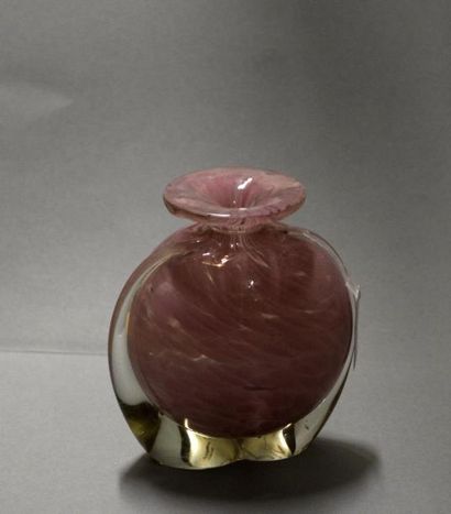 DINO MARTENS (1894-1970) 
Vase en verre transparent et rose
Signé
H. 11 cm