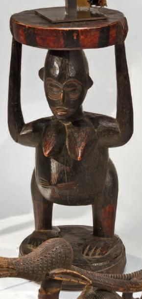 null Tabouret SENOUFO (Côte d'Ivoire)
Bois sculpté
H. 72 cm - D. 30 cm
Par tradition...
