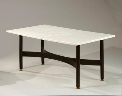 TRAVAIL DES ANNÉES 1960 
Piétement de table basse métal laqué noir, plateau rectangulaire...