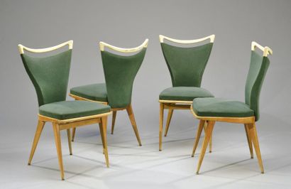 TRAVAIL des années 1950 
Suite de quatre chaises à dossier triangulaire, structure...
