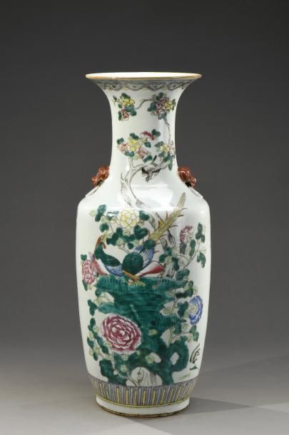 null CHINE - XIXe siècle

Important vase balustre en porcelaine à décor de phoenix,...