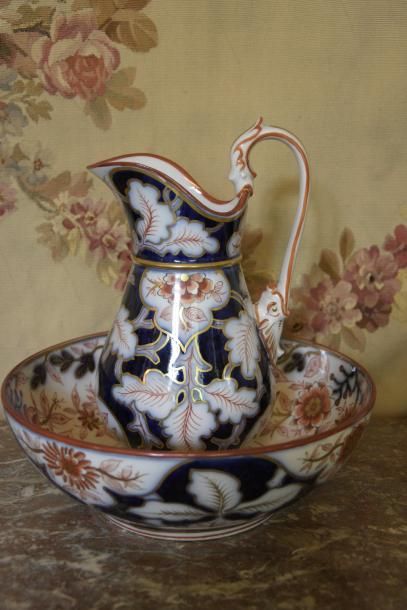 null Service à thé en porcelaine de Bayeux à décor de fleurs et papillons comprenant...