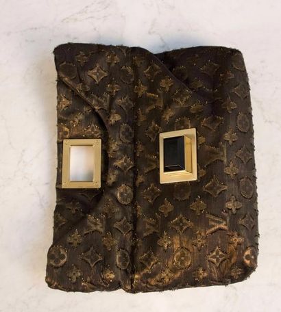 null Louis VUITTON par Nicolas Ghesquiere Pochette du soir en tissu mordoré monogram,...