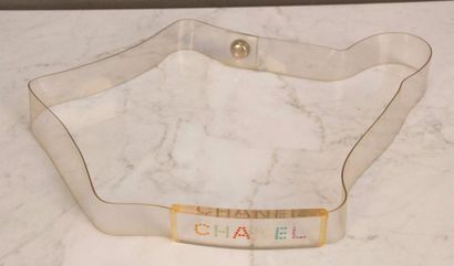 null CHANEL Ceinture en plastique transparent pressionné, retenant une boucle en...