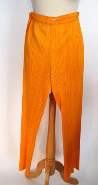 null PLEATS PLEASE Pantalon en soie polyester plissée orange. Taille 4. Très bon...