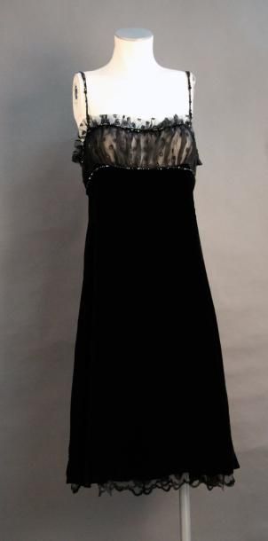null GUY LAROCHE Collection par Elbaz Robe courte en velours noir, tour de poitrine...