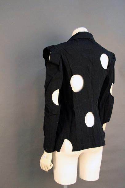 null Yohji YAMAMOTO Veste en coton noir à motifs de cercles découpés, important col...