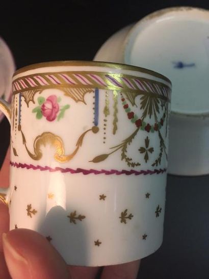 null PARIS Locré

Tasse litron et sa sous tasse en porcelaine à décor d'un semi de...