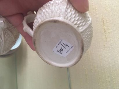null PONT-AUX-CHOUX 

Pot à crème ovale couvert, à décor en relief d'un motif de...