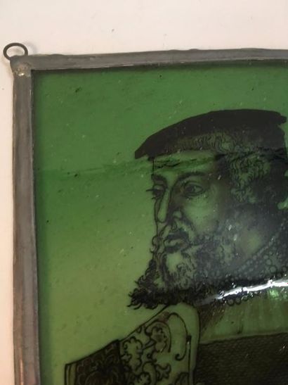 null Vitrail en verre vert teinté dans la masse à décor en grisaille représentant...