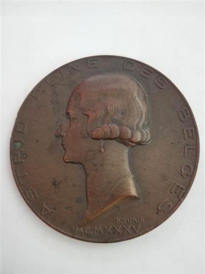 null Médaille en bronze par Turin, 1935

Buste du roi Léopold III, roi des Belges...