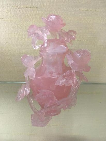 null CHINE

Flacon couvert en jade rose à décor de branchages fleuris de roses. 

XIXe...