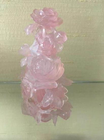 null CHINE

Flacon couvert en jade rose à décor de branchages fleuris de roses. 

XIXe...