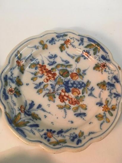 null NOVE

Une assiette à décor polychrome dit "Al ponte", une assiette à décor de...