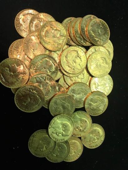 Monnaies - Médailles - Sceaux Trente-quatre pièces de 20 francs Marianne en or jaune...