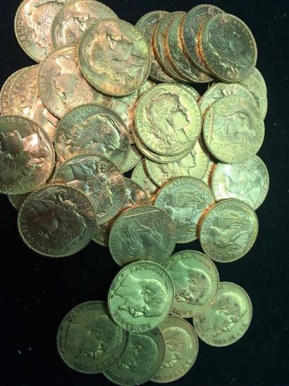 Monnaies - Médailles - Sceaux Trente-quatre pièces de 20 francs Marianne en or jaune...