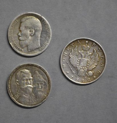 Monnaies - Médailles - Sceaux Trois pièces russes en argent : - Une pièce 1 Rouble,...