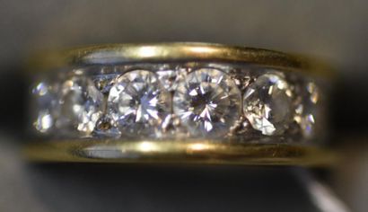 Bijoux - Joaillerie Bague Jonc en or jaune 18K (750/°°) ornée d'une ligne de diamants...