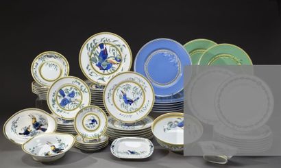 HERMES Paris Service de table «Toucan» en porcelaine de Limoges de 60 pièces, constitué...