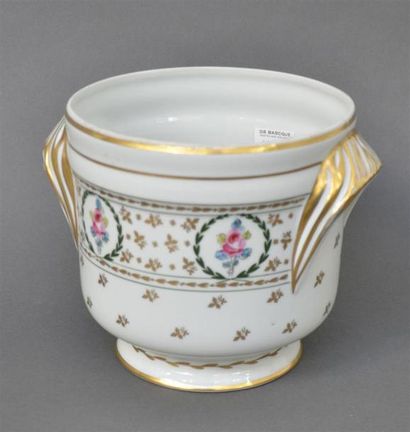 Céramique - Faïence - Porcelaine Cache pot en porcelaine blanche de Limoges à décor...