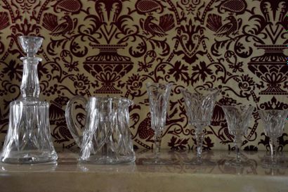 Mobilier et objets d'art SAINT-LOUIS Service de verres en cristal taillé, modèle...