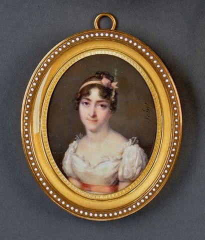 Daniel SAINT (1778-1847) Portrait de femme en buste, à la robe blanche, ceinturée...