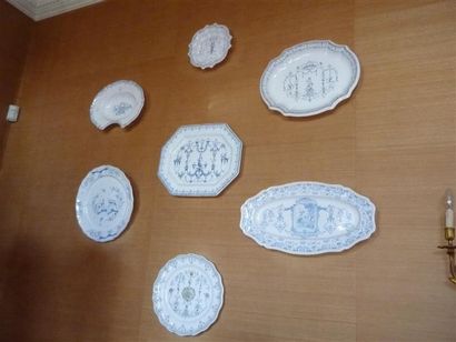 Céramique - Faïence - Porcelaine MOUSTIERS et DIVERS
Lot de dix-sept pièces de forme...