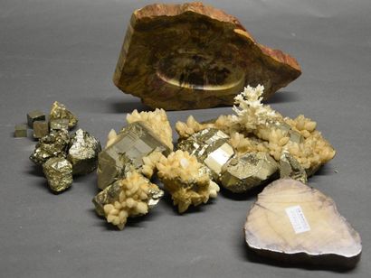 Minéraux - Fossiles - Coquillages Ensemble de pyrites Pérou (ou Espagne) Nous joignons...