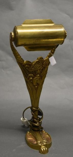 Arts décoratifs du XXe siècle Travail Art Nouveau Lampe de bureau en métal doré à...