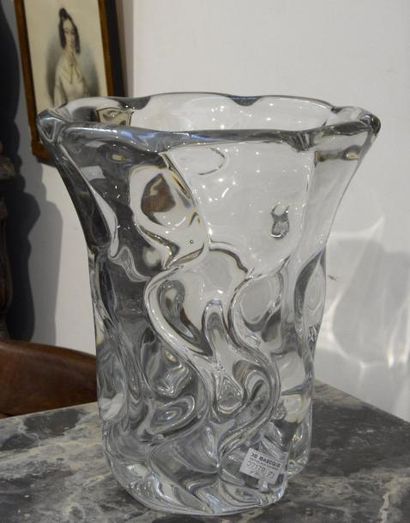 Verre et arts du feu DAUM France Grand vase en cristal Signé H. 30 cm