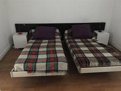 DESIGN LATTOFLEX Mobilier de chambre à coucher composé de deux lits jumeaux, une...