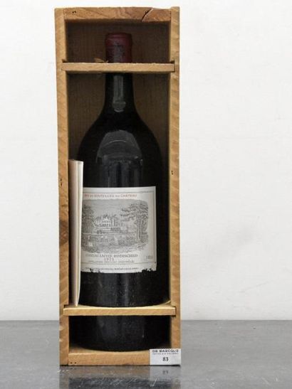 null 1 Mag CHÂTEAU LAFITE ROTHSCHILD (Caisse Bois) T.L.B.-; e.a; c.a. bas de jupe...