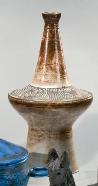 Jean DERVAL (1925-2010) Pied de lampe en céramique émaillée, décor en réserve de...