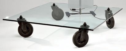 Gae AULENTI (1927-2012 ) - Édition Fontana Arte Table basse à plateau en verre, monté...