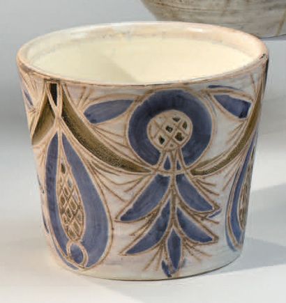 MADOURA Cache-pot en céramique émaillée à décor floral stylisé
Cachet de l'atelier
H....