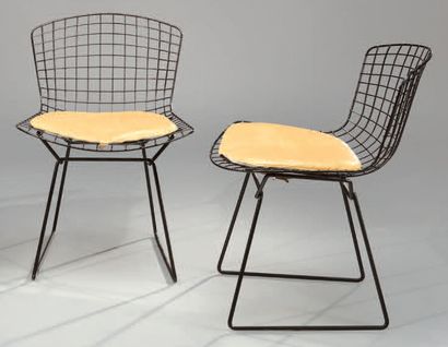 Harry BERTOIA (1915-1978) Édition KNOLL INTERNATIONAL Paire de chaises modèle «Wire»,...