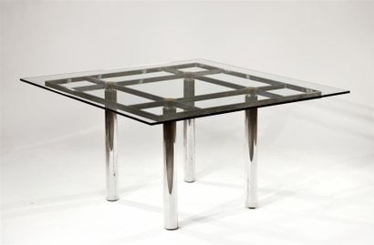 KNOLL INTERNATIONAL Table modèle «Andre», structure en métal chromé, plateau carré...