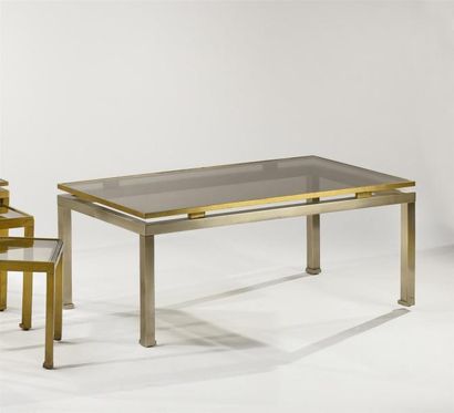 Attribué à GUY LEFEVRE (XXe siècle) Table basse en acier brossé et plateau de verre
H....