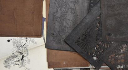 null Ensemble de pochoirs ajourés pour l'impression textile, Japon, époque Meiji
Papier...