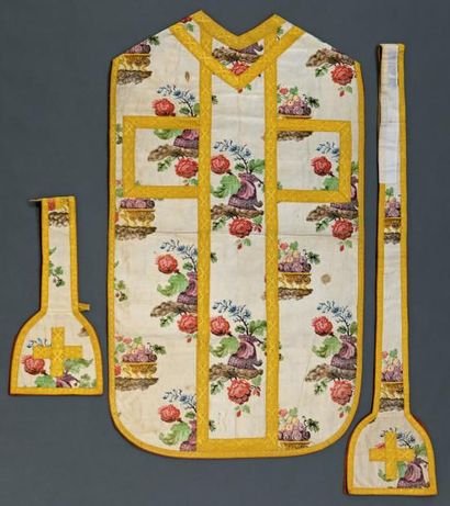 null Chasuble, étole et manipule, vers 1730-1740
Façonné soie polychrome fond gros...