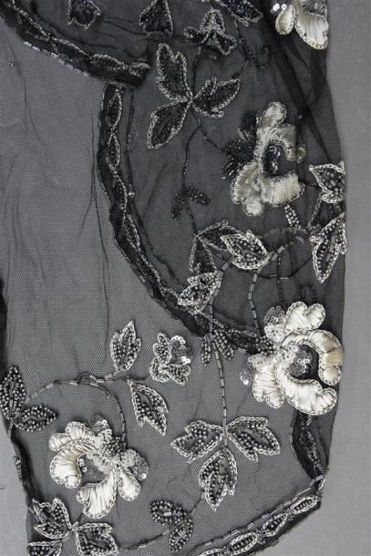null Éléments de robes du soir, vers 1920-1925
Robe de dessus à manches courtes en...