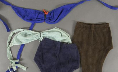 null Ensemble de costumes de bain, vers 1940
Tricot de laine: deux slips de bain...