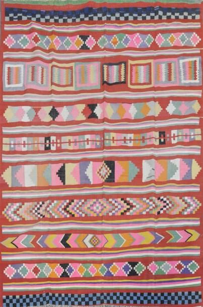 null Tapis en Kilim, Afrique du Nord
Tissage laine polychrome et coton, vif décor...