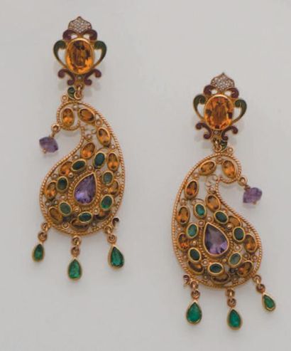 PERCOSSI PAPI Paire de pendants d'oreilles en or jaune 18K (750/°°) de style «Cachemire»,...