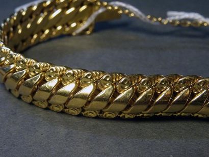 null Bracelet en or jaune 18K (750/°°) maille américaine partiellement ciselée
Poids...