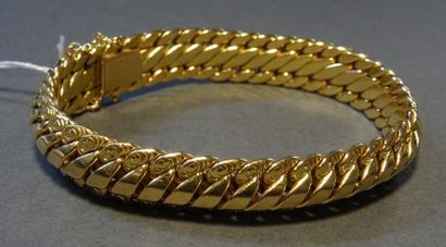 null Bracelet en or jaune 18K (750/°°) maille américaine partiellement ciselée
Poids...